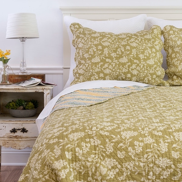 Green Toile Quilt